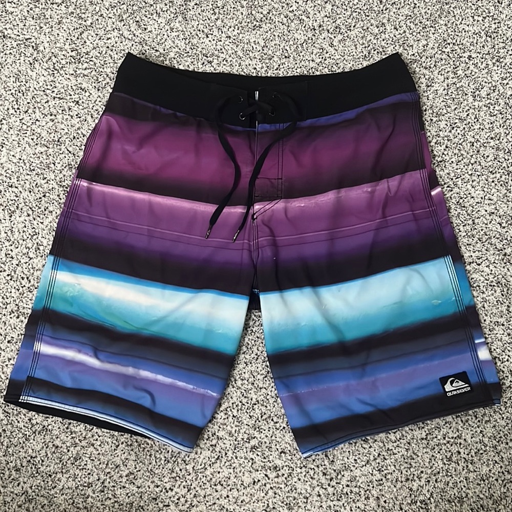 Quicksilver board shorts Velcro and tie up size tag too faded but should 32 S/M